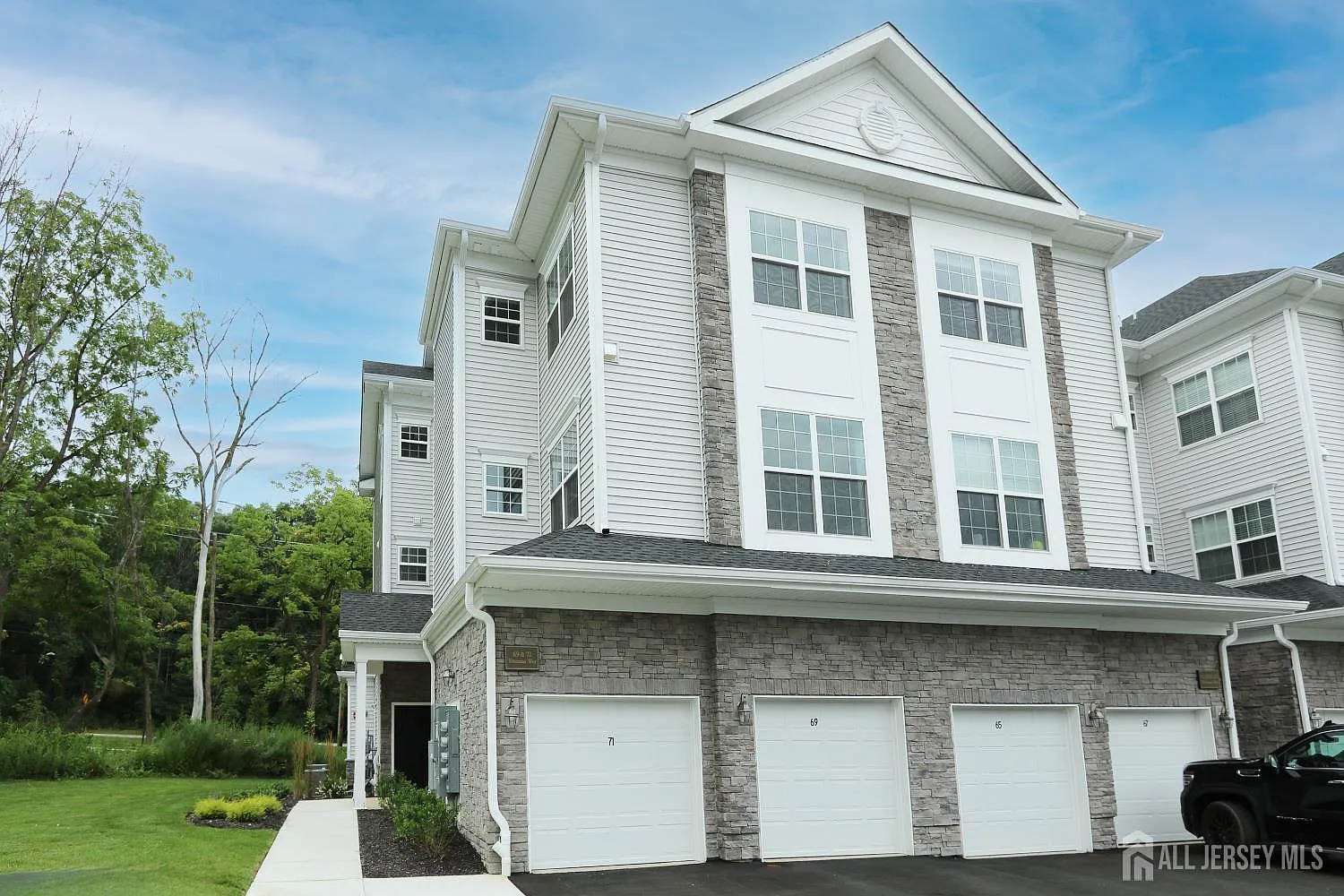 3 bed, 2.5 bath, $4,100 — Photo 1