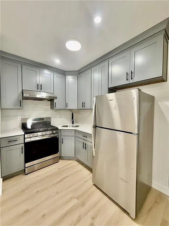 3 bed, 800 sqft, $3,000 — Photo 4