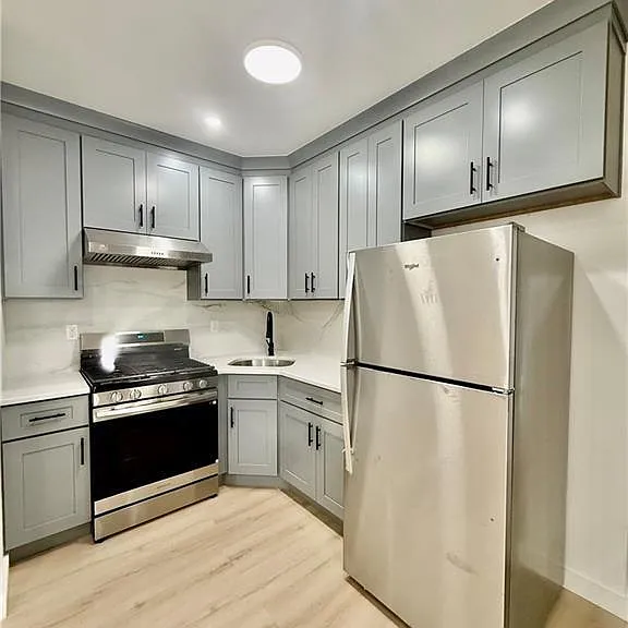 1561 E 32nd St #2 — Photo 4