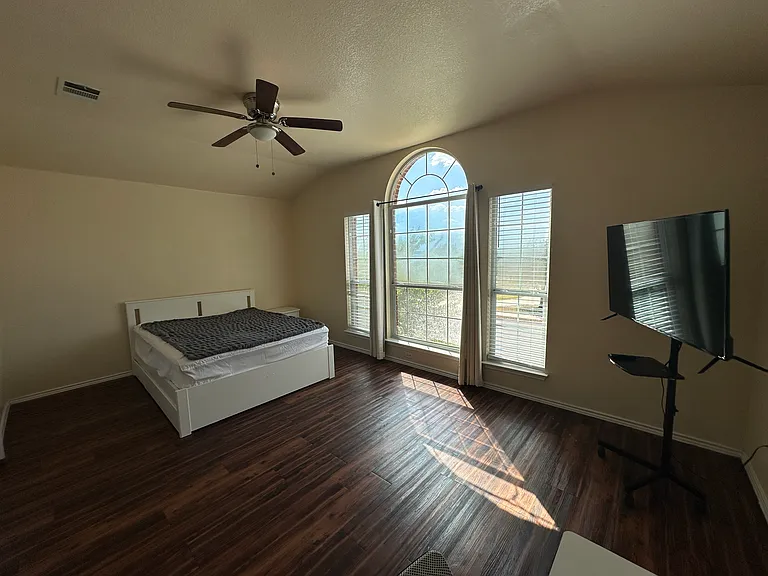 17403 Orwell Ln — Photo 10