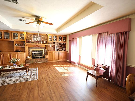 4th image of 105 Linwood Ct