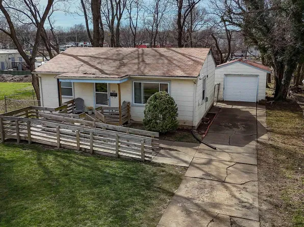 415 SW Orchard St, Topeka, KS 66606