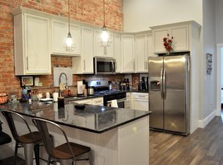 156 S Main St APT 6, Nappanee, IN 46550