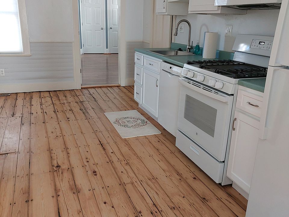 1st image of 26 Eden St APT 1