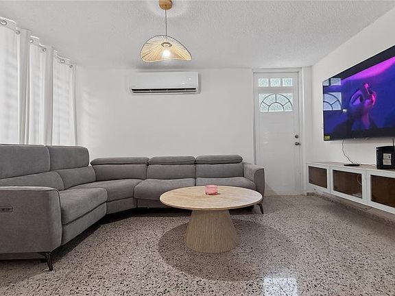 3rd image of 14- Brisas Del Mnr