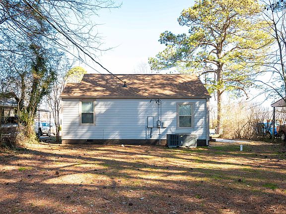 3rd image of 4924 Cameron Ln