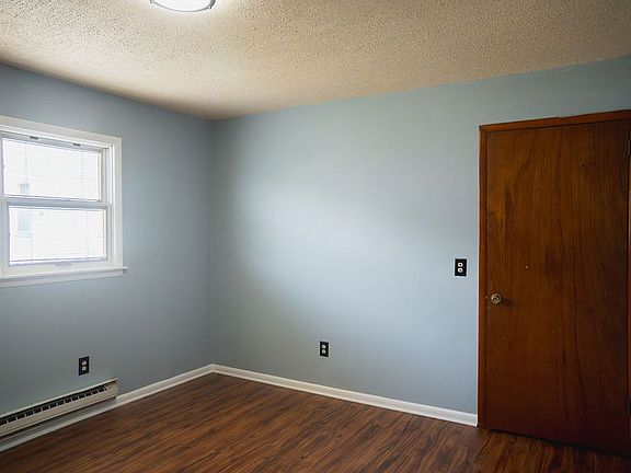 3rd image of 1210 Main St #3