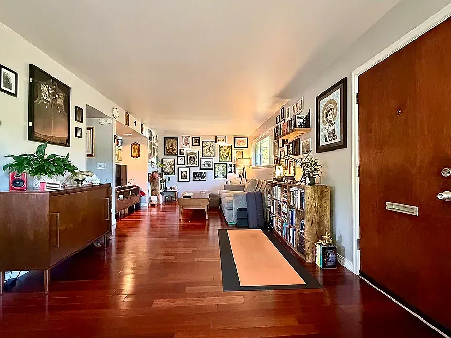 2 bed, 1100 sqft, $2,200 — Photo 2