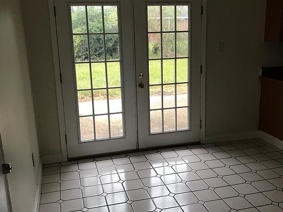3rd image of 126 Ben Dr