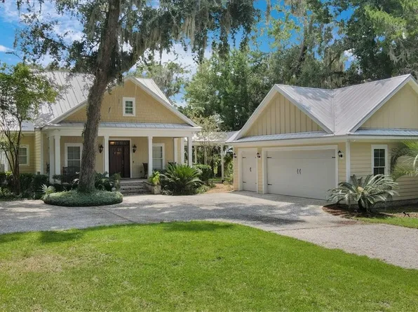 1316 Mission Dr SE, Darien, GA 31305