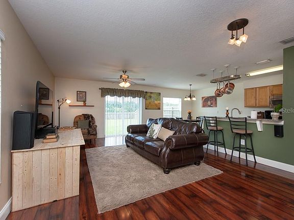 3rd image of 7970 Carriage Pointe Dr