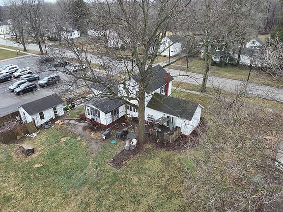 5th image of 422 Moccasin St