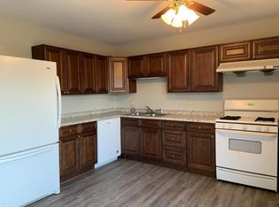 341 Cherry Valley Rd, Vernon Hills, IL 60061