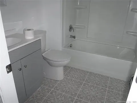 598 Washington Ave #2 — Photo 4