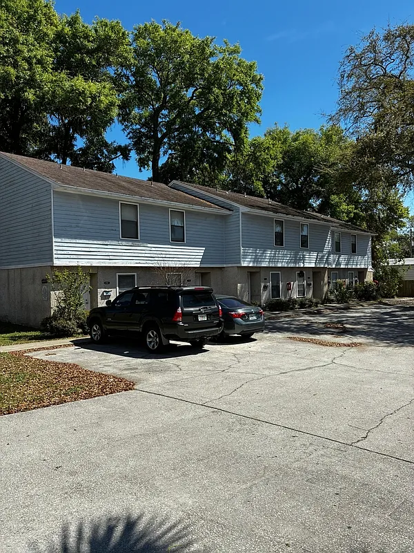 2 bed, 1.5 bath, 1185 sqft, $1,200 — Photo 2