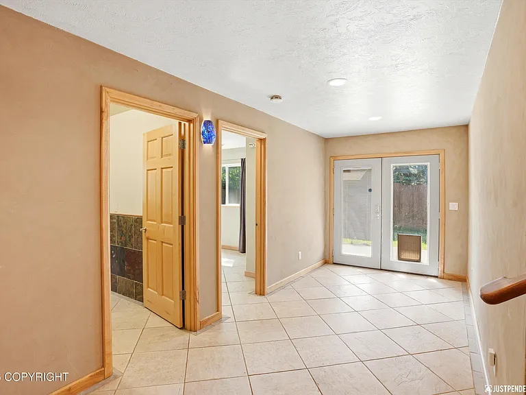 2100 Churchill Dr — Photo 43