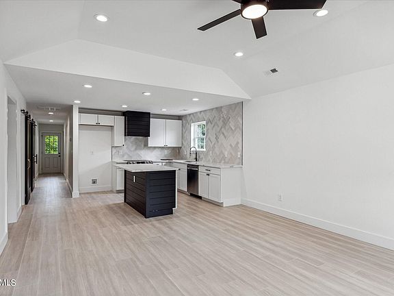 4th image of 3607 Skyline Dr
