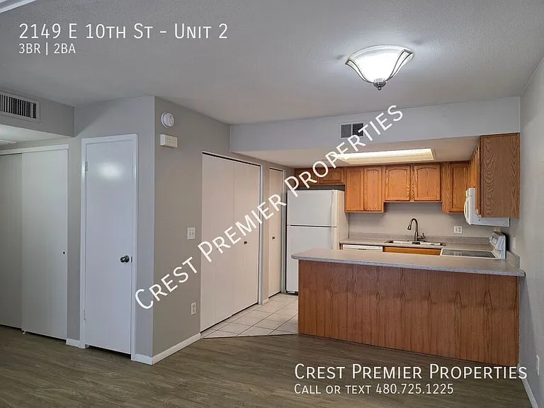 2149 E 10th St #2 — Photo 4