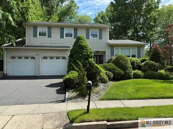 46 Lynnwood Rd, Edison, NJ 08820