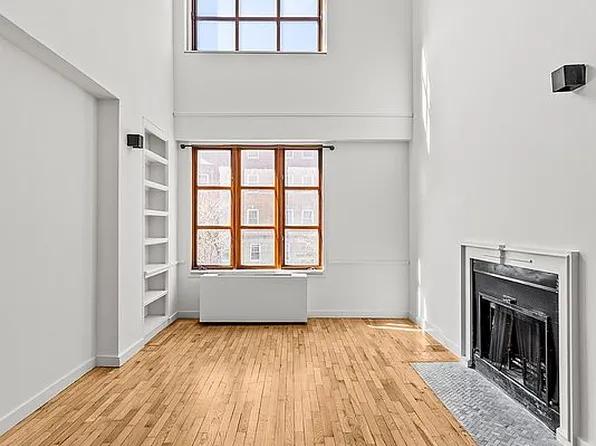 126 Waverly Pl APT 2F, New York, NY 10011