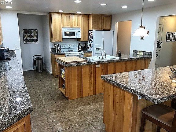 5th image of 1145 Lakeshore Dr