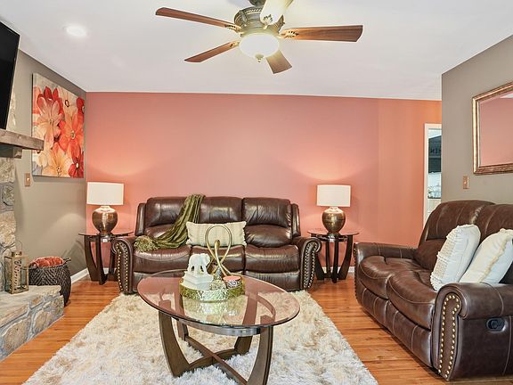 5th image of 940 Thomas Dr