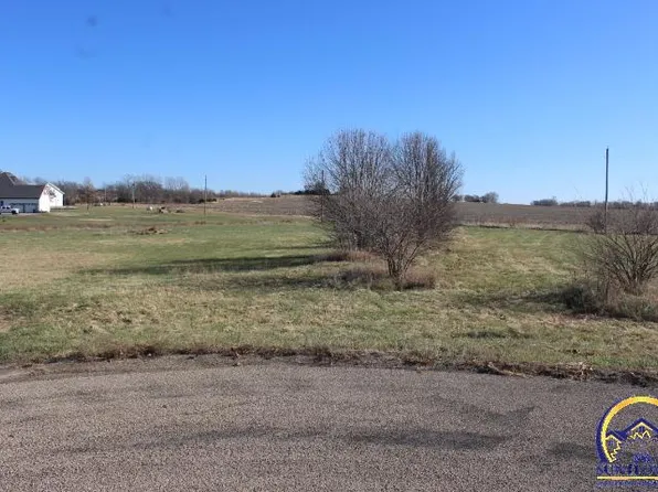 9762 Sunny Ct, Meriden, KS 66512