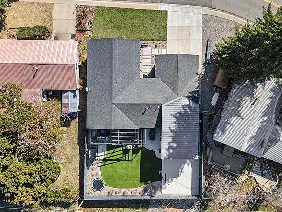 3rd image of 2713 Mesa Ave