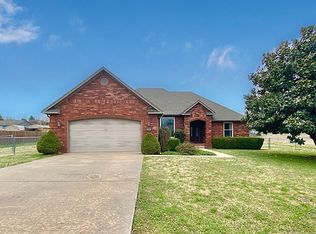 207 W Calista Dr, Tahlequah, OK 74464