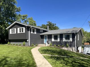 704 Plainfield Rd, Downers Grove, IL 60516