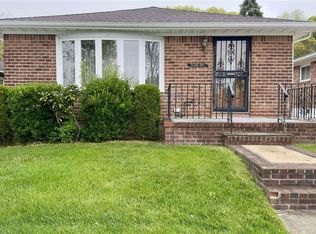 22635 76th Rd, Oakland Gardens, NY 11364