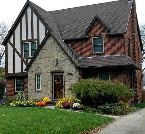 3rd image of 2352 Meadowwood Dr