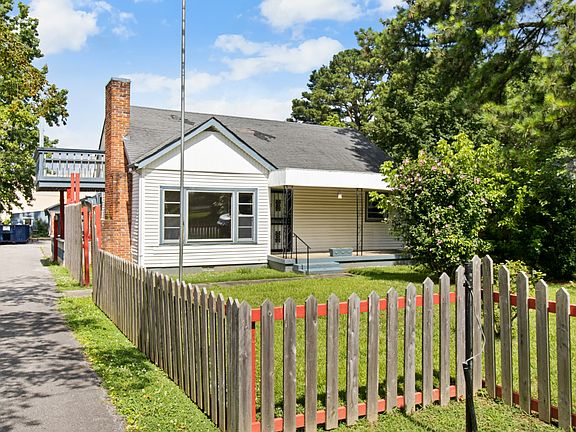 3rd image of 107 W Meadow Dr