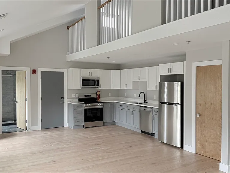 944 East St #3 — Photo 7