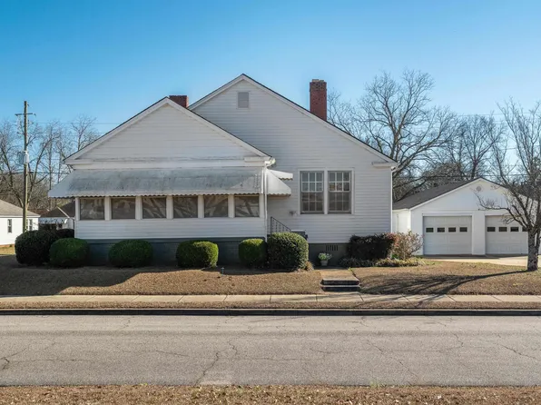 112 W Parkway Ave, Talladega, AL 35160