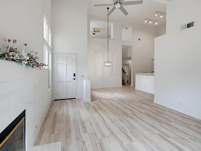 27529 Serena — Photo 16