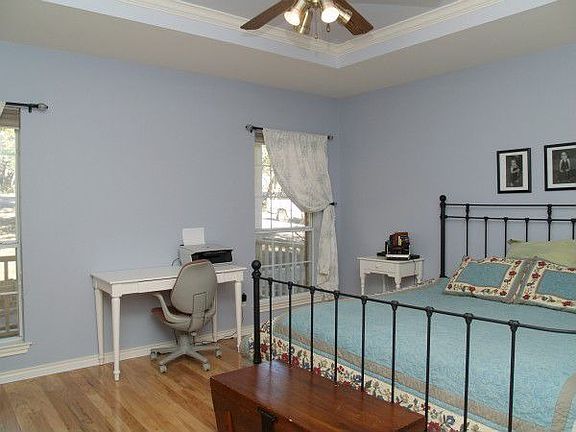 Master bedroom w/wood floors, tray ceilings, crown molding.