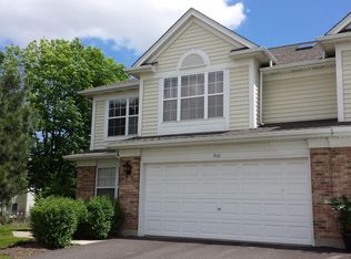 910 Huntington Dr, Elk Grove Village, IL 60007