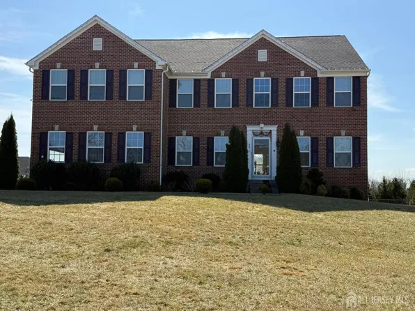 40 Gina Dr, Allentown, NJ 08501