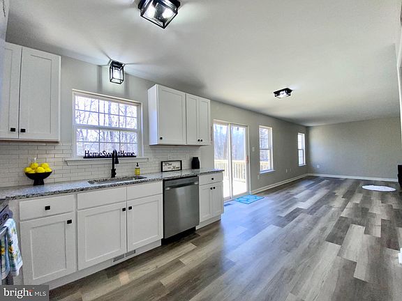 4th image of 1079 San Angelo Dr