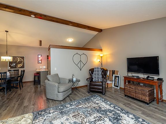4th image of 1071 Northford Ct