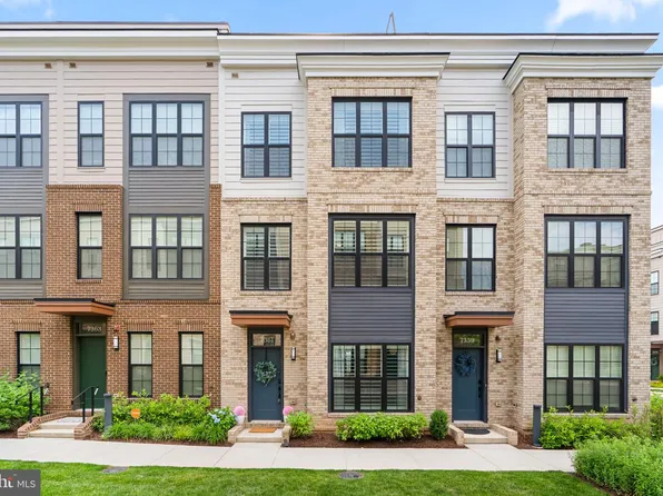 7361 Blade Dr, Falls Church, VA 22042