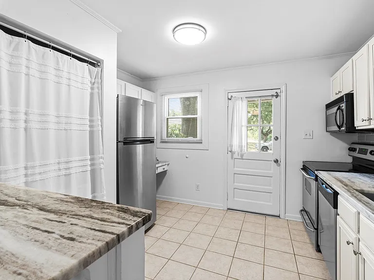 2616 McNeil St — Photo 5