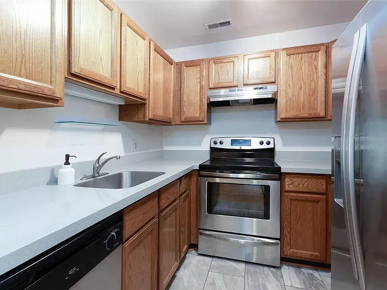 160 Allenhurst Ave — Photo 6