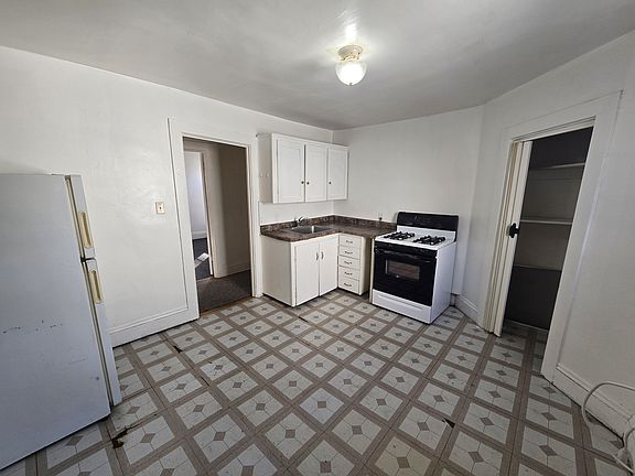 2nd image of 1424 1/2 Grant Ave