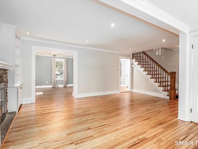 25 Maplewood Ave — Photo 6