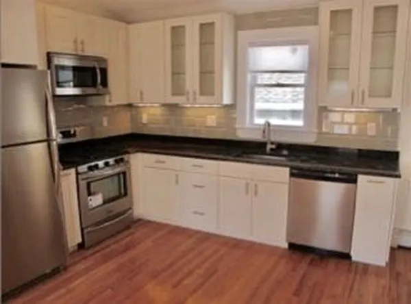 Building Photo - 23 Pitman St #2