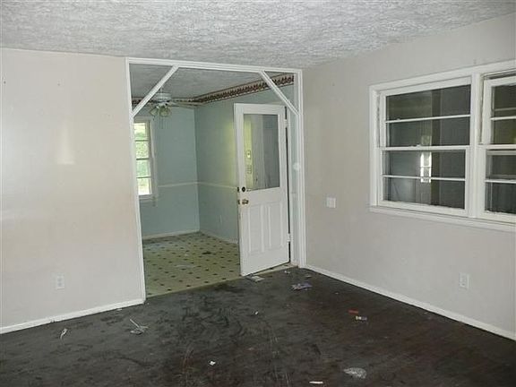 2nd image of 4320 Greenleaf Dr