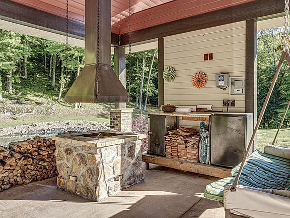 17th image of 167 Tailwater Rd