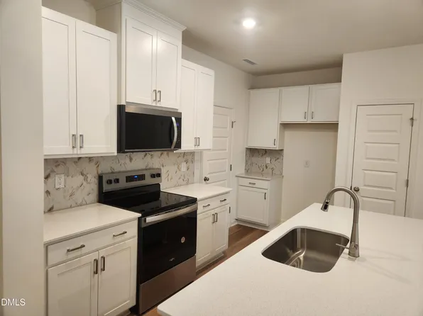 112 Parker Ln, Mebane, NC 27302